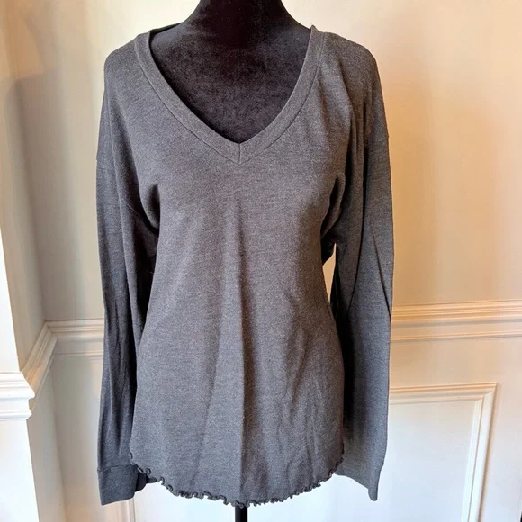 Set of Two American Eagle Size XL Long Sleeve V-Neck Tops - Picture 5 of 7